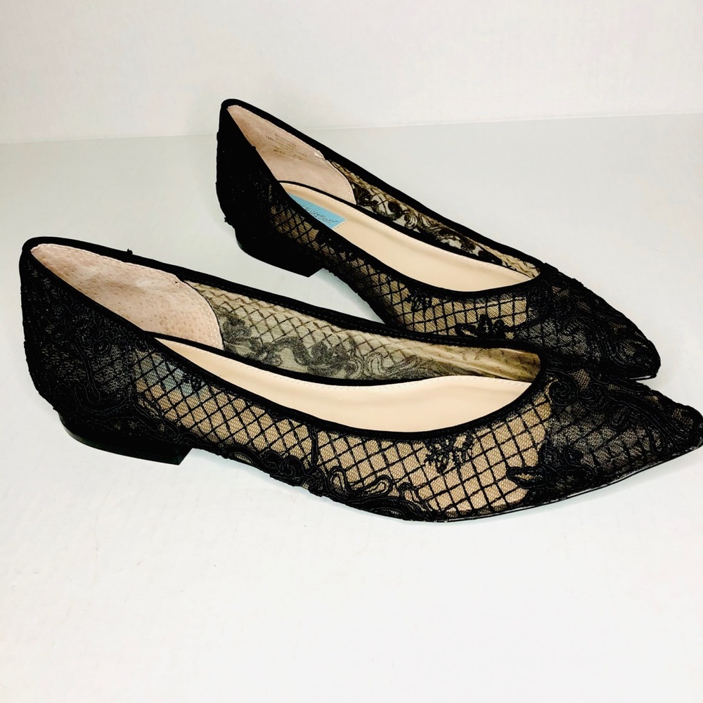 Betsy Johnson pointed toe black lace flats NWOT